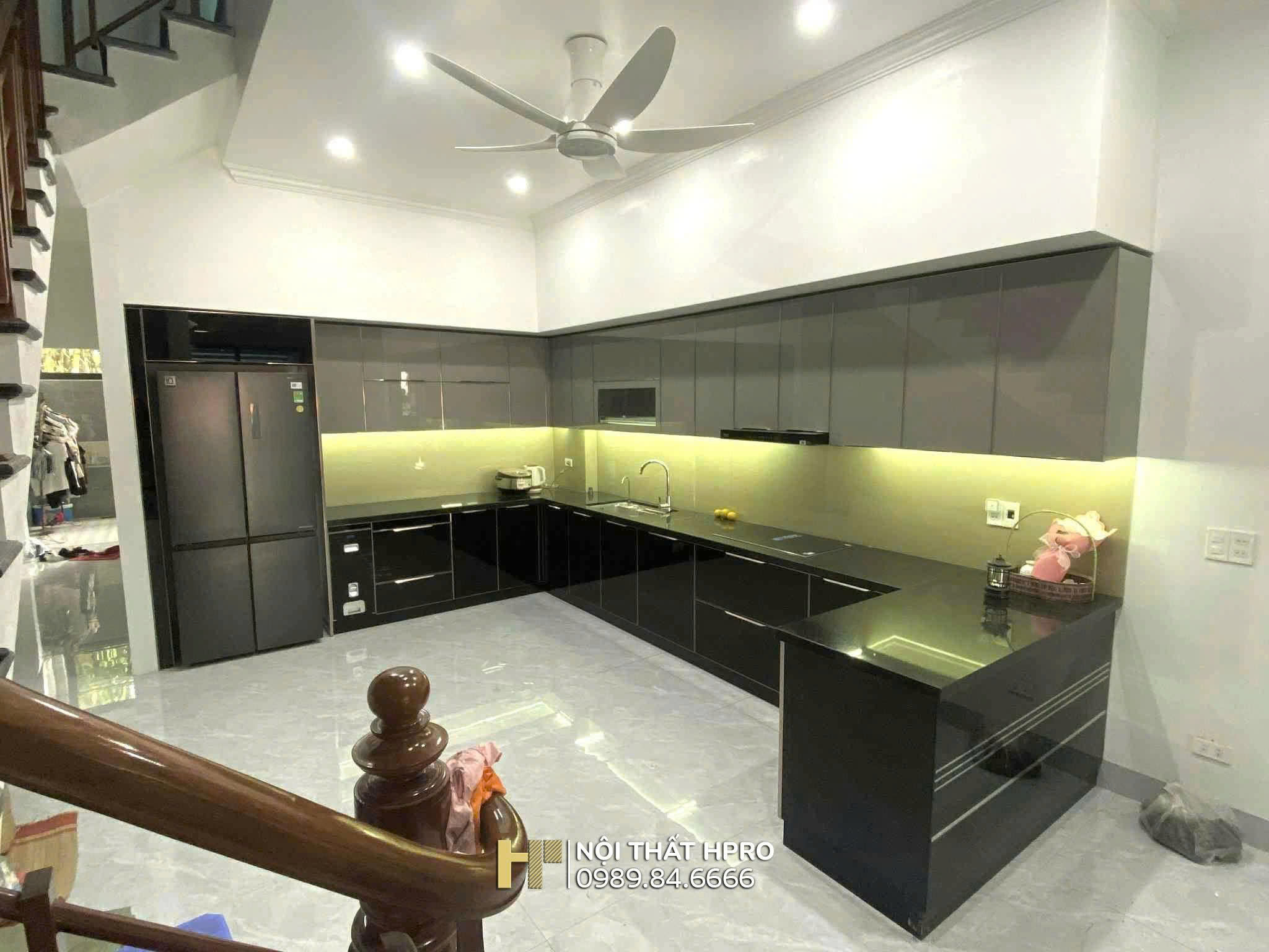 Tủ bếp cánh kính cường lực thùng inox 304 TBCK06